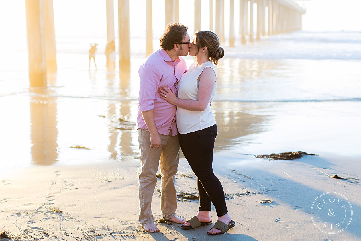 Scripps Seaside Forum Engagement, la jolla engagement, scripps pier, scripps pier portrait session, golden hour portraits, golden hour engagement session, natural light engagement photographers, beach engagement session