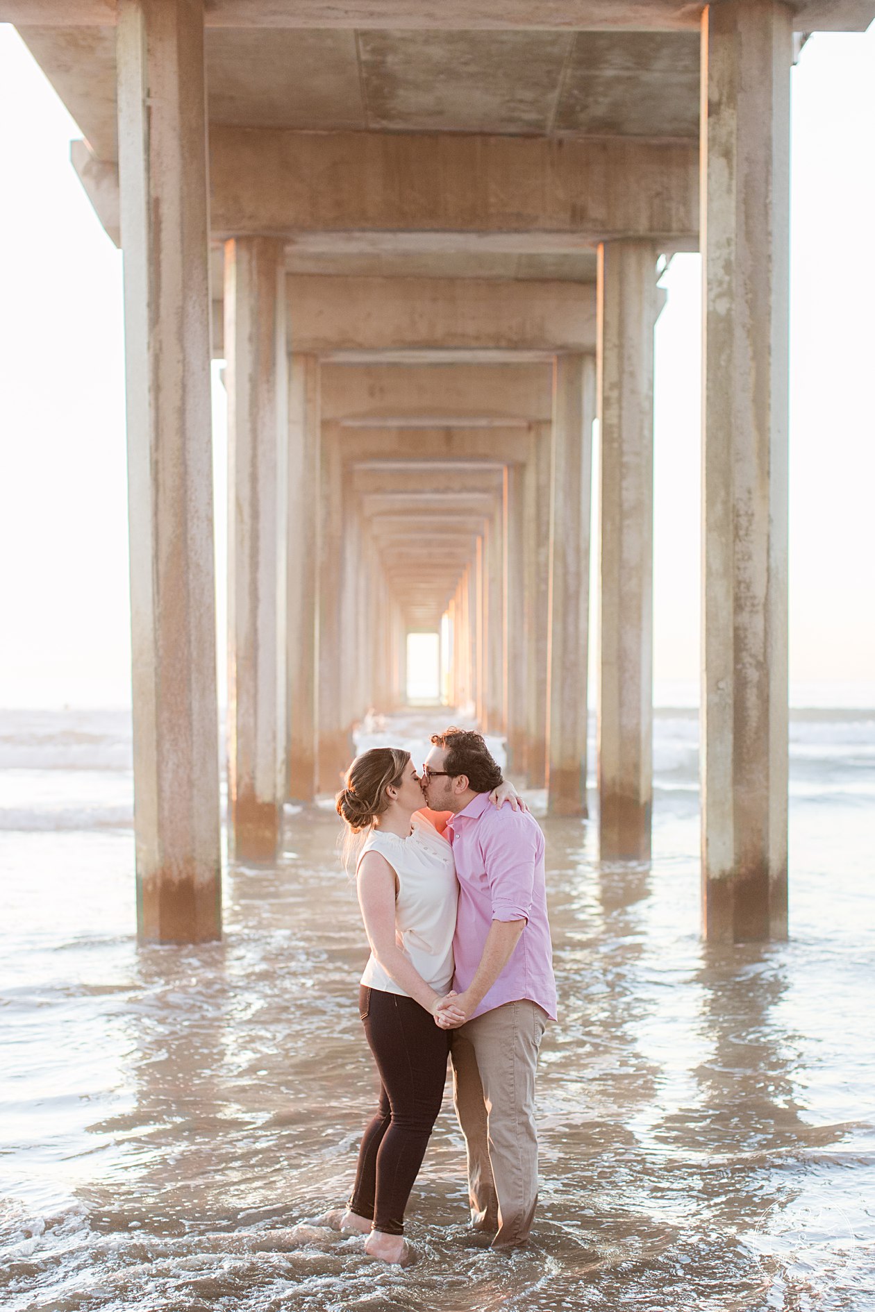 Scripps Seaside Forum Engagement, la jolla engagement, scripps pier, scripps pier portrait session, golden hour portraits, golden hour engagement session, natural light engagement photographers, beach engagement session