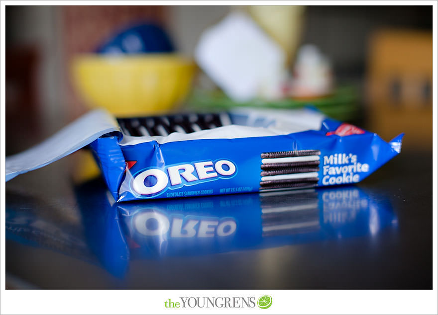 Oreo cookies, writing about Oreo cookies, creative writing, eating oreo cookies