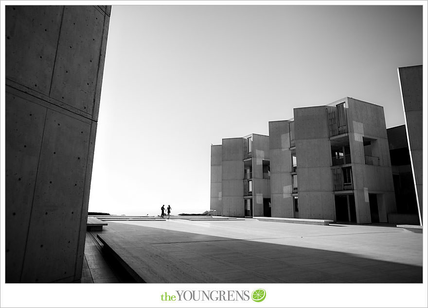 Salk Institute portrait photography, San Diego portrait photography, San Diego beach photography, beach picnic photography, Torrey Pines portrait photography, one year anniversary portraits, the Youngrens portrait photography