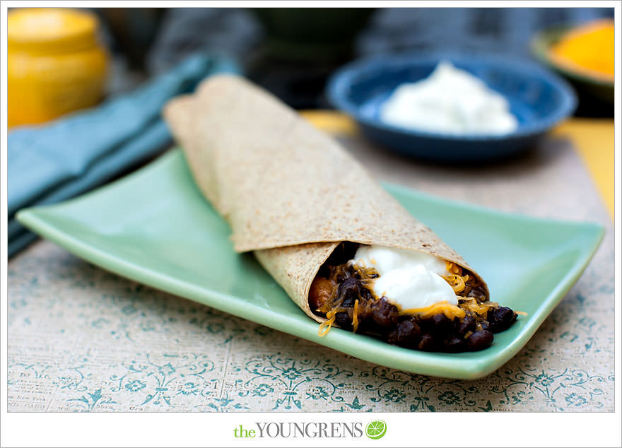 https://theyoungrens.com/images/2012/recipe_sunday/0812_black_bean_burritos/001.jpg