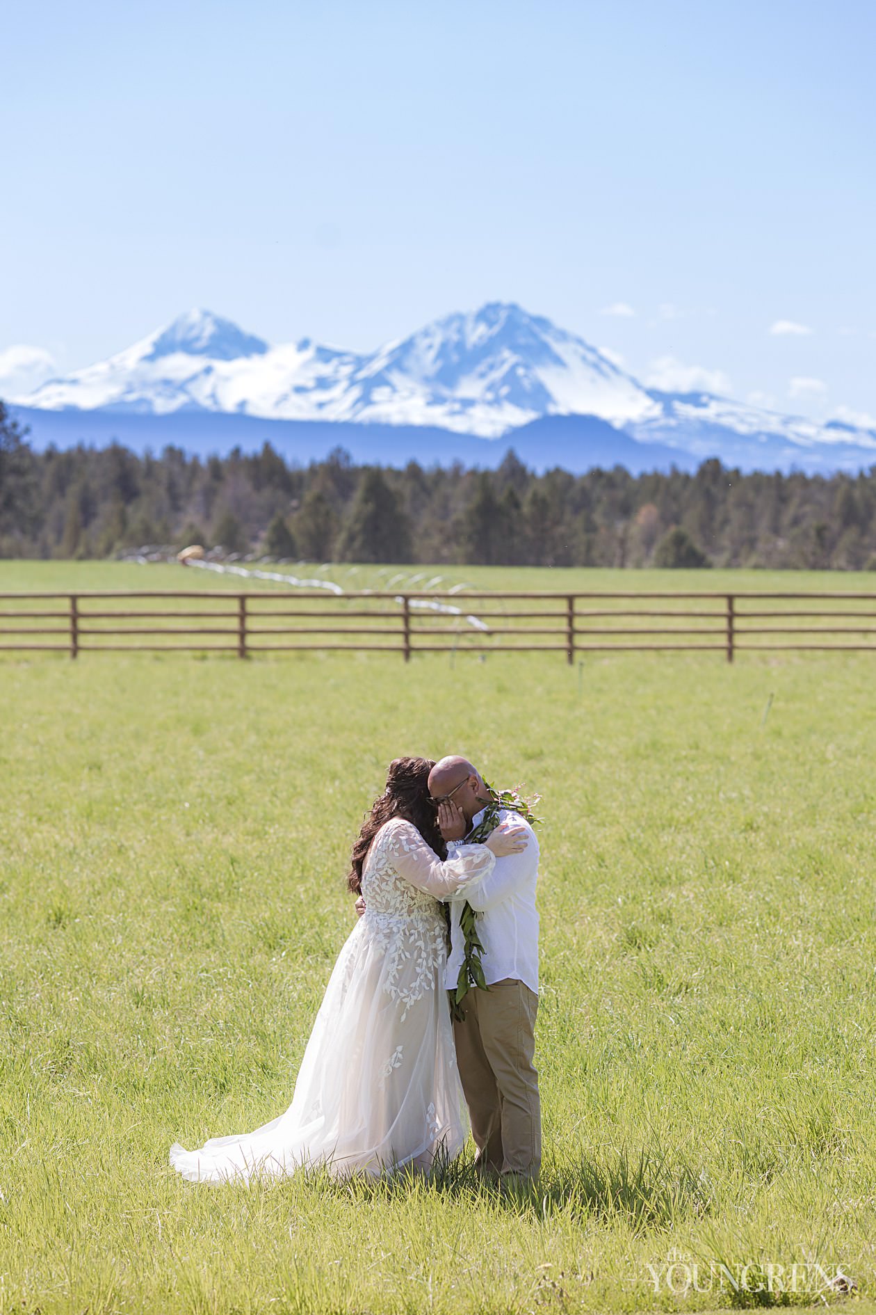 Bend Private Estate Wedding, private estate elopement, covid wedding, intimate wedding in bend, bend oregon wedding, bend wedding photographer, oregon wedding photographer, bend photographer, mountain wedding, married photography team