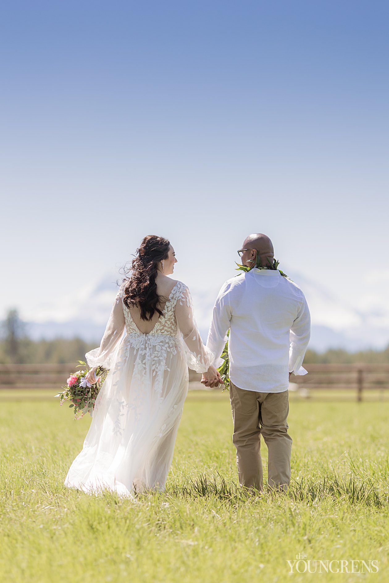 Bend Private Estate Wedding, private estate elopement, covid wedding, intimate wedding in bend, bend oregon wedding, bend wedding photographer, oregon wedding photographer, bend photographer, mountain wedding, married photography team