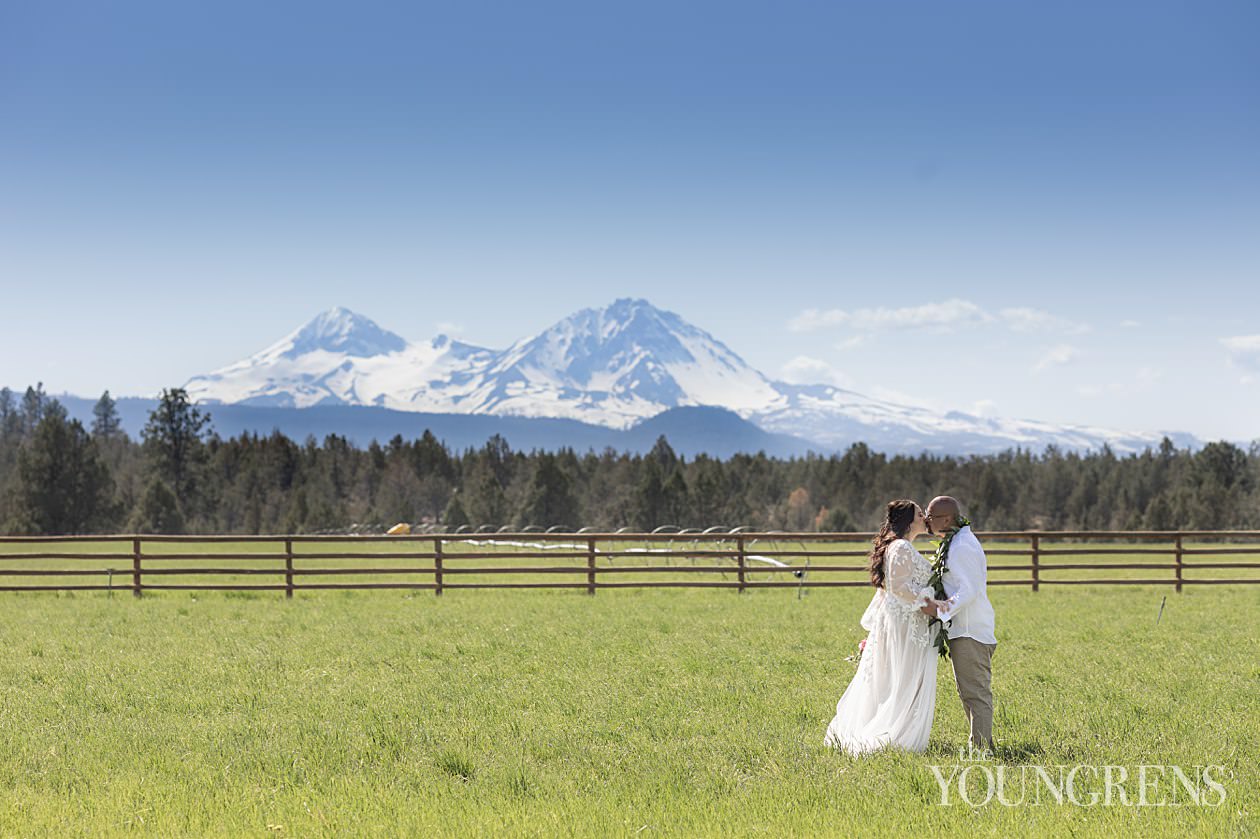 Bend Private Estate Wedding, private estate elopement, covid wedding, intimate wedding in bend, bend oregon wedding, bend wedding photographer, oregon wedding photographer, bend photographer, mountain wedding, married photography team